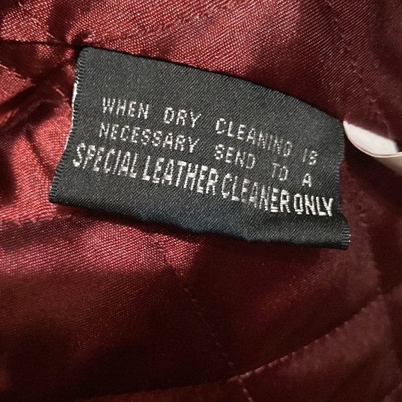 Plus Queen Size Like New Wilsons Red Leather Jacket. Fur Hood quilt lined. - Picture 11 of 14